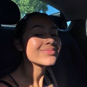 Meet your Posher, Mia